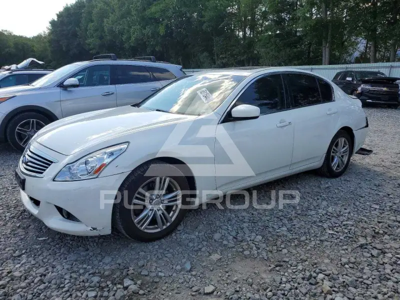2013 Infinity G37 photo
