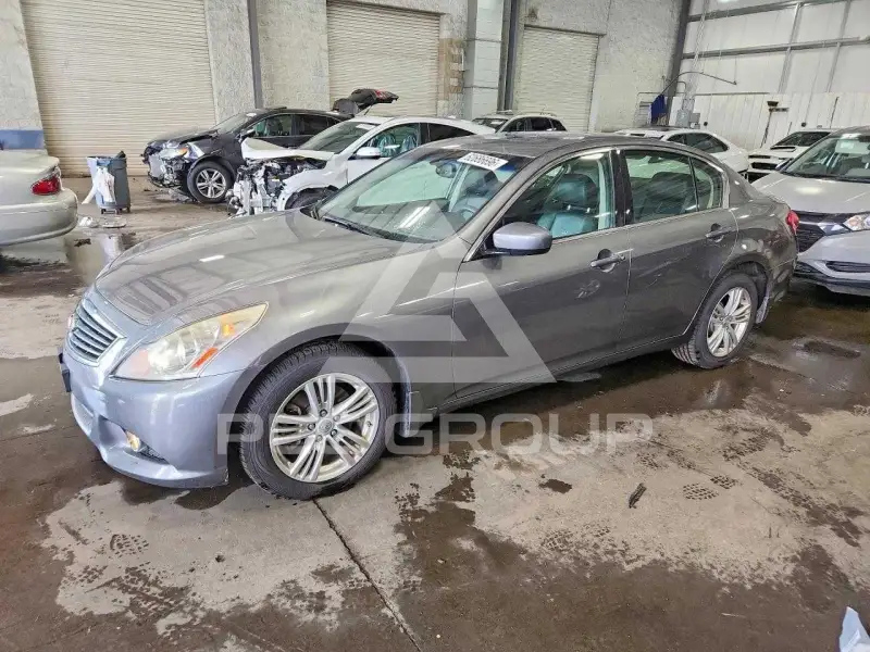 2013 Infinity G37 photo