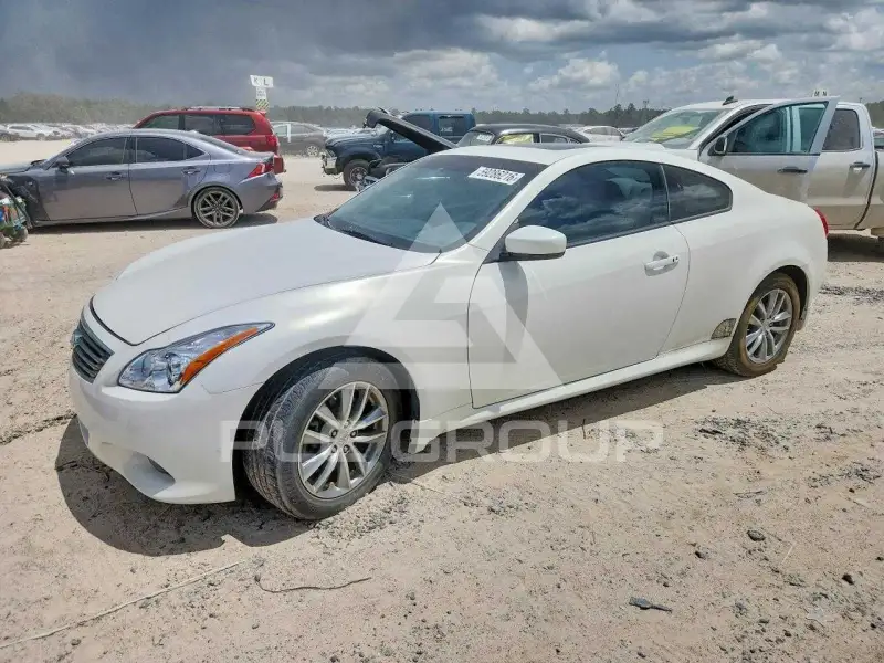 2013 Infinity G37 photo