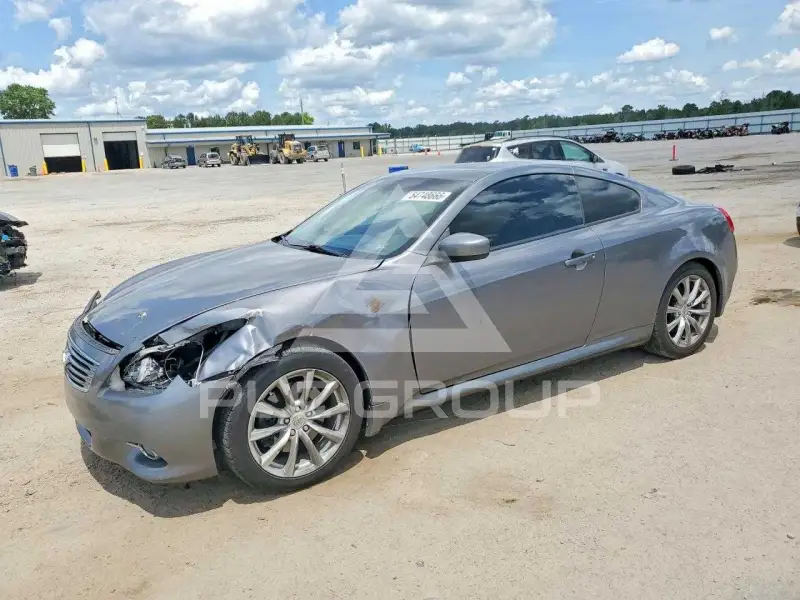 2013 Infinity G37 photo
