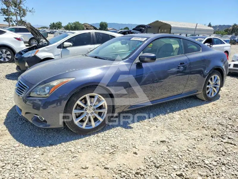 2013 Infinity G37 photo