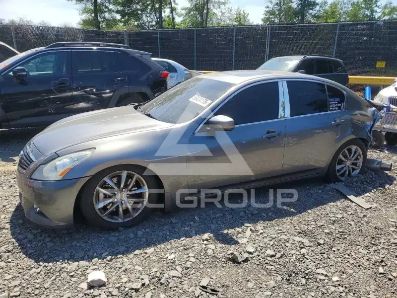 2013 Infinity G37 photo