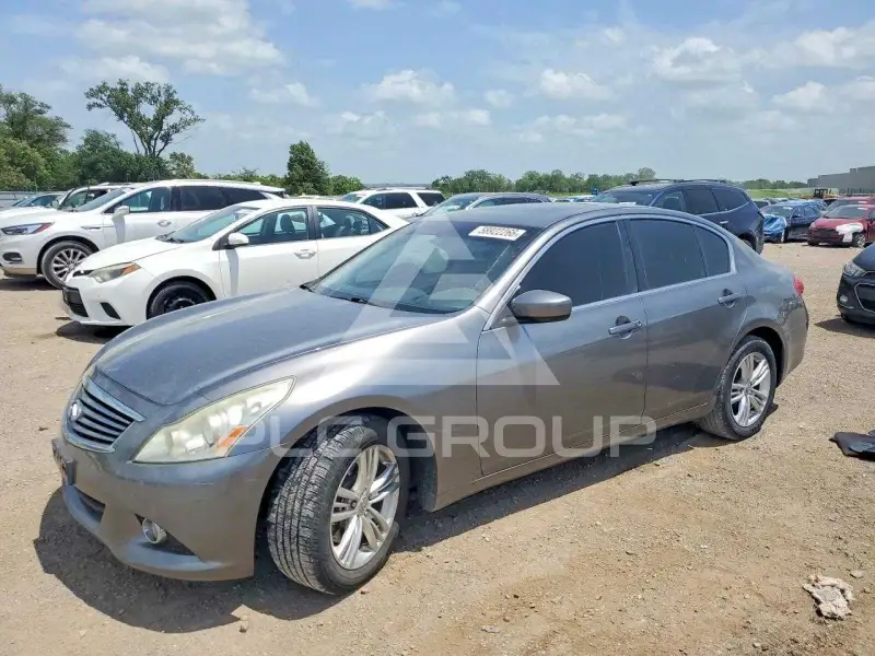 2013 Infinity G37 photo