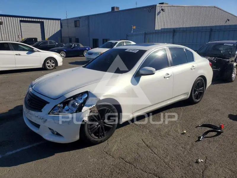 2013 Infinity G37 photo