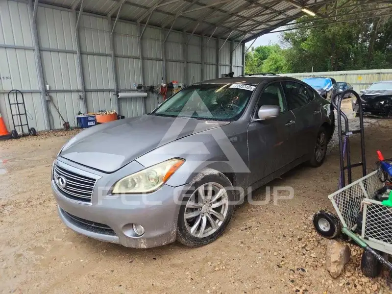2013 Infinity M37 photo