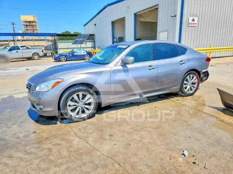 2013 Infinity M-Series photo