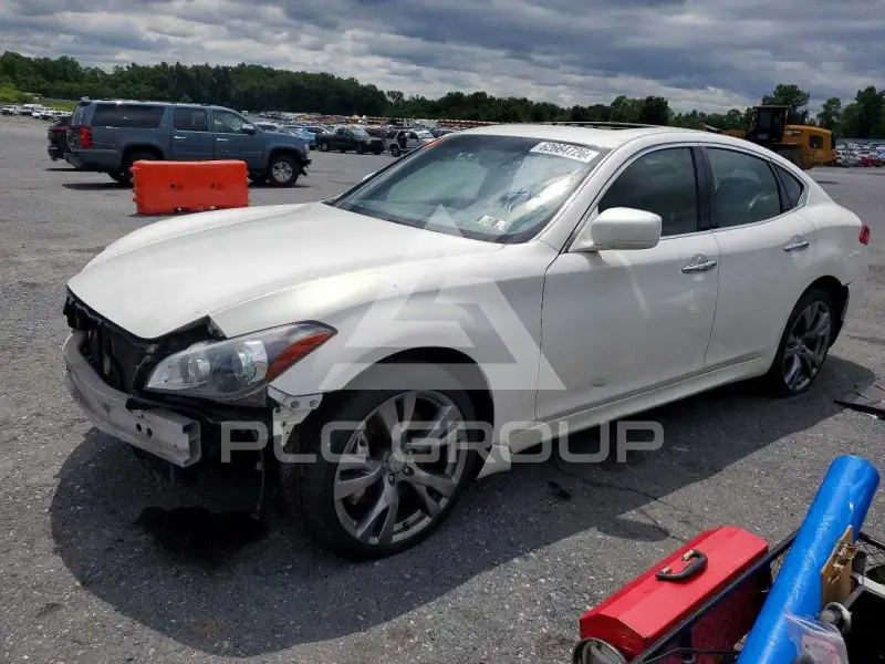 2013 Infinity M37 photo