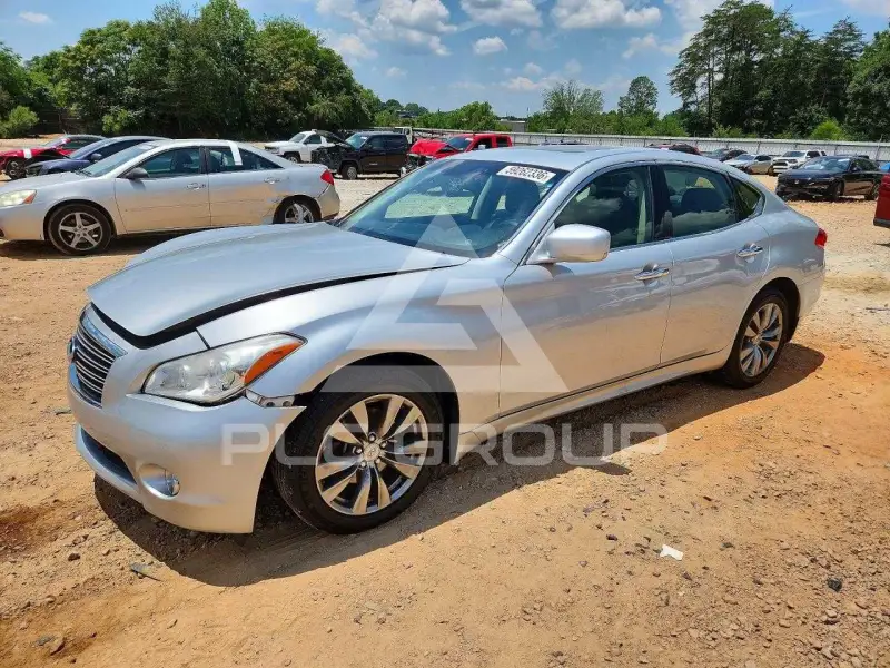 2013 Infinity M37 photo