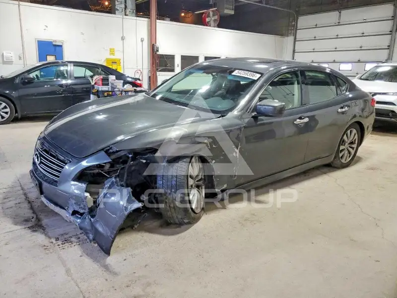2013 Infinity M37 photo