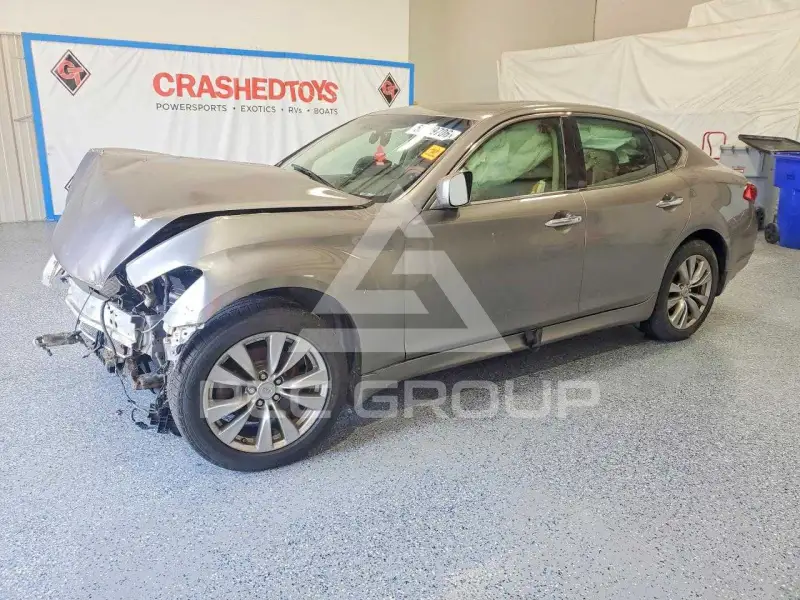 2013 Infinity M37 photo