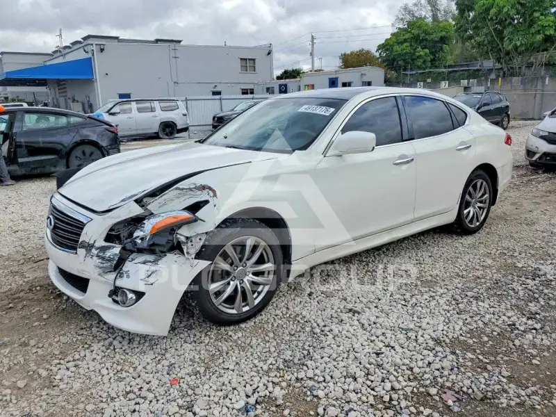 2013 Infinity M37 photo