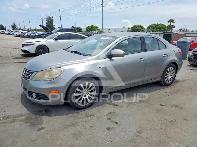 2013 Suzuki KIZASHI фото