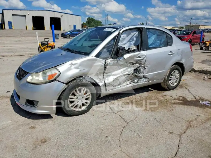 2013 Suzuki SX4 photo