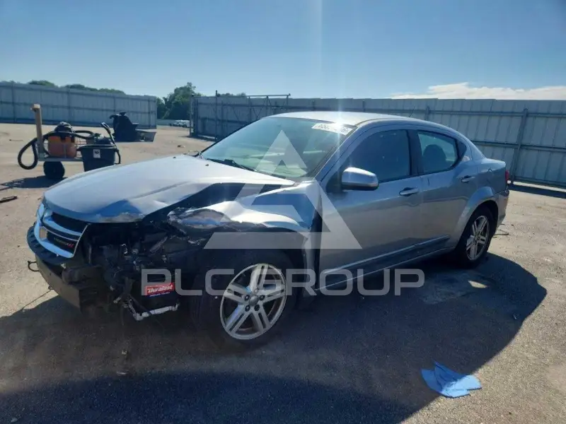 2013 Dodge AVENGER photo