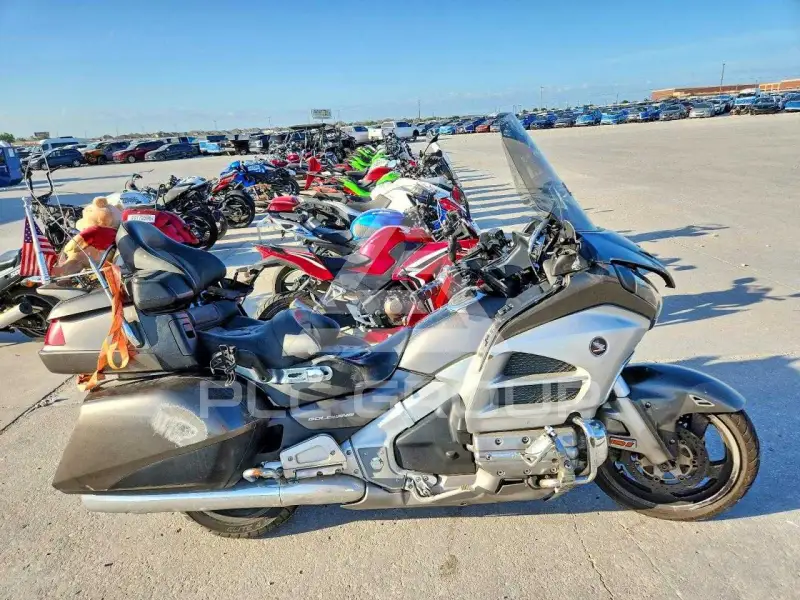 2013 Honda GL photo