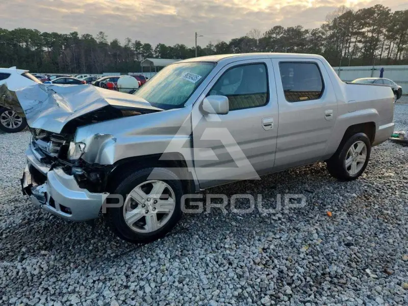 2013 Honda RIDGELINE photo