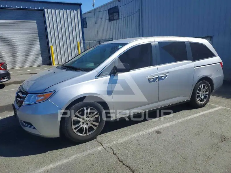 2013 Honda ODYSSEY фото