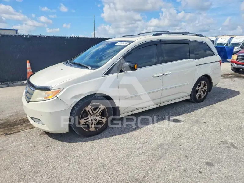 2013 Honda ODYSSEY фото