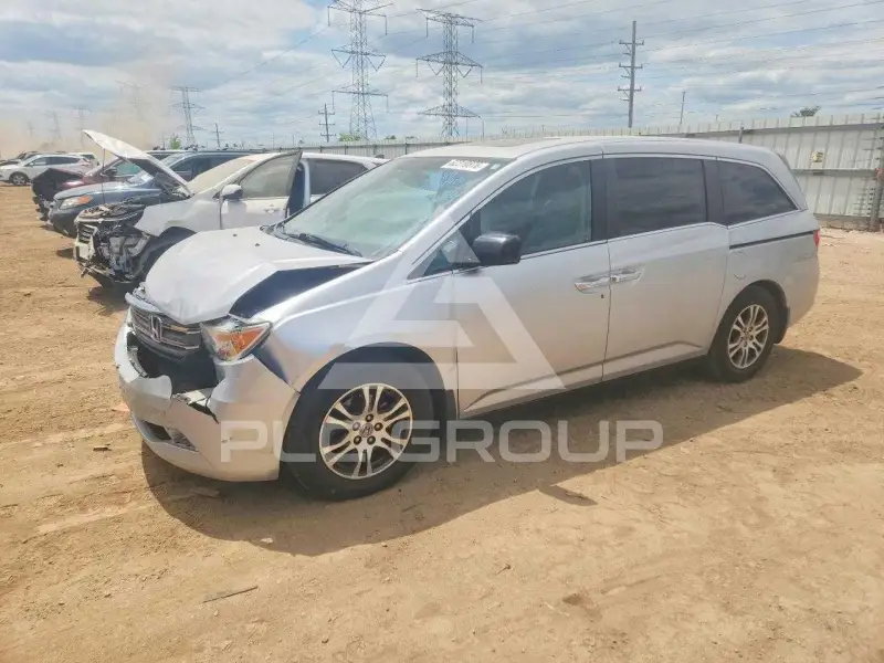 2013 Honda ODYSSEY фото