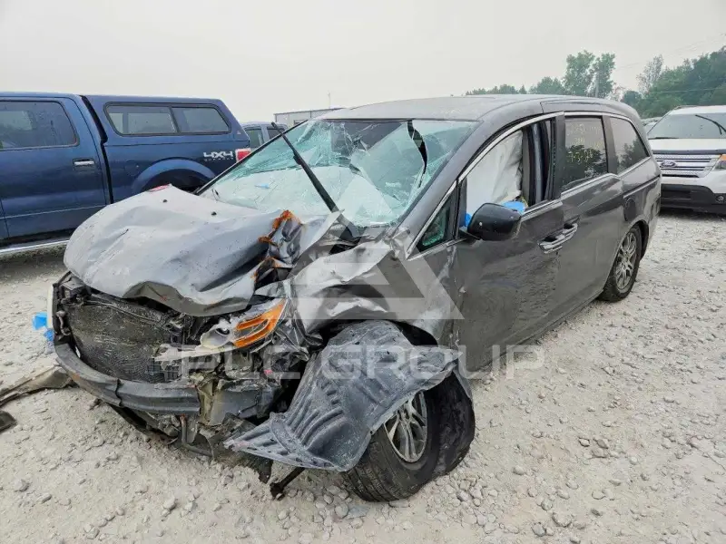 2013 Honda ODYSSEY фото