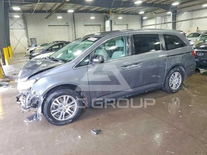 2013 Honda ODYSSEY фото