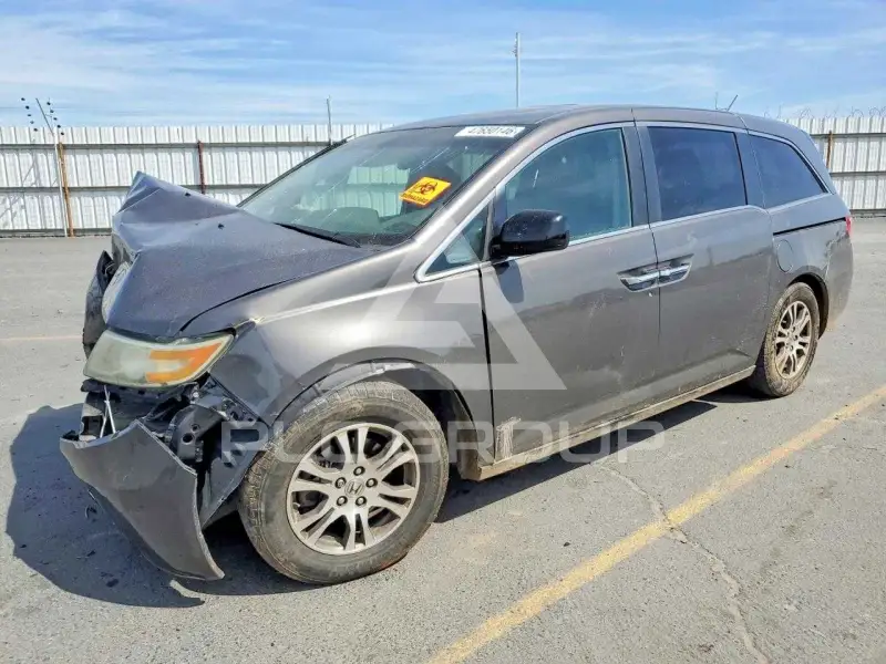 2013 Honda ODYSSEY фото