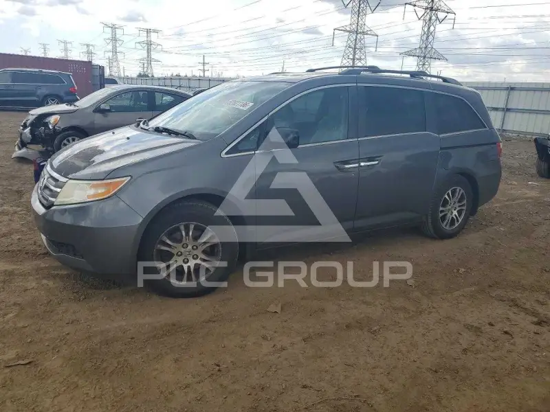 2013 Honda ODYSSEY фото