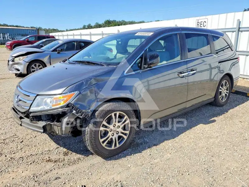 2013 Honda ODYSSEY фото