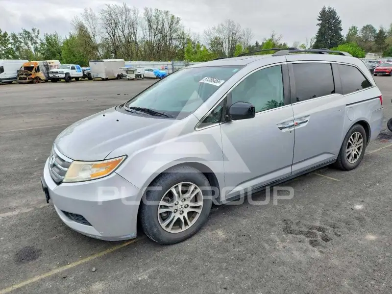 2013 Honda ODYSSEY фото