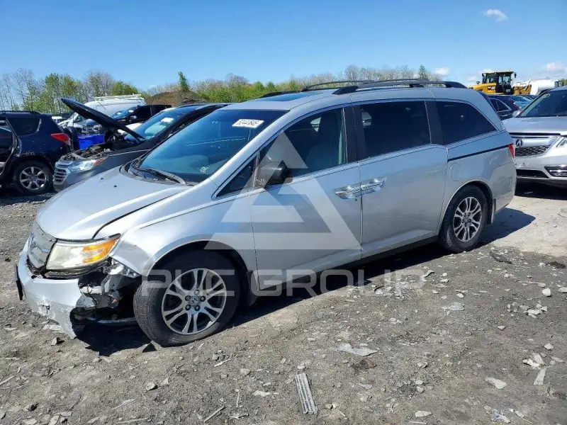 2013 Honda ODYSSEY photo