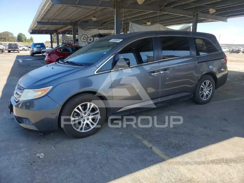 2013 Honda ODYSSEY фото
