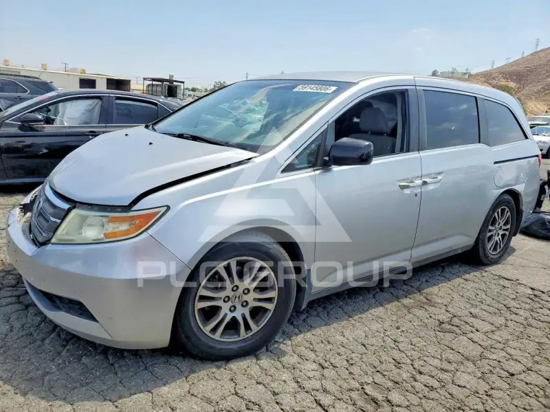 2013 Honda ODYSSEY photo
