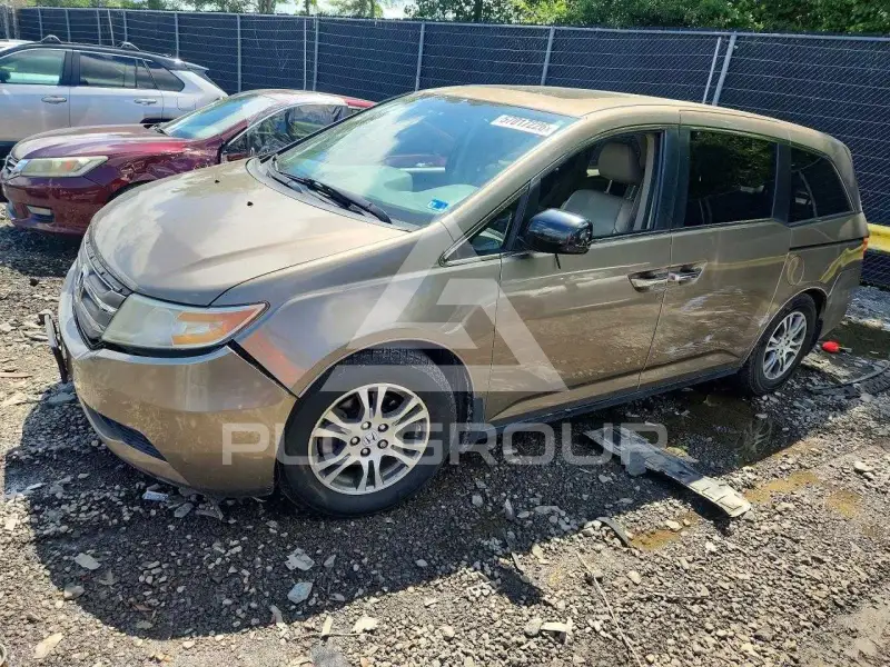2013 Honda ODYSSEY фото