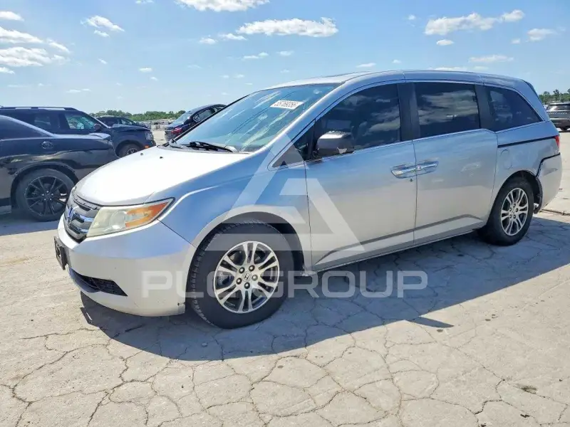 2013 Honda ODYSSEY фото