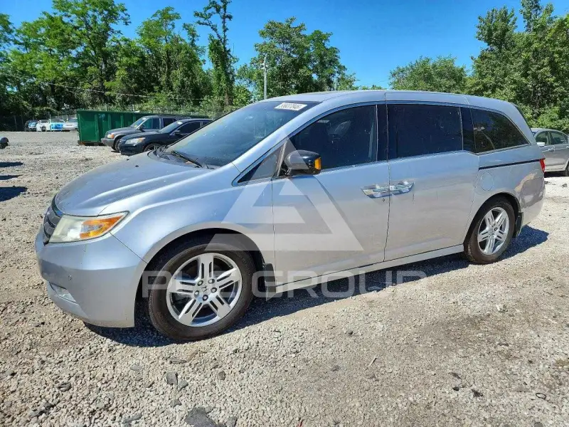 2013 Honda ODYSSEY фото