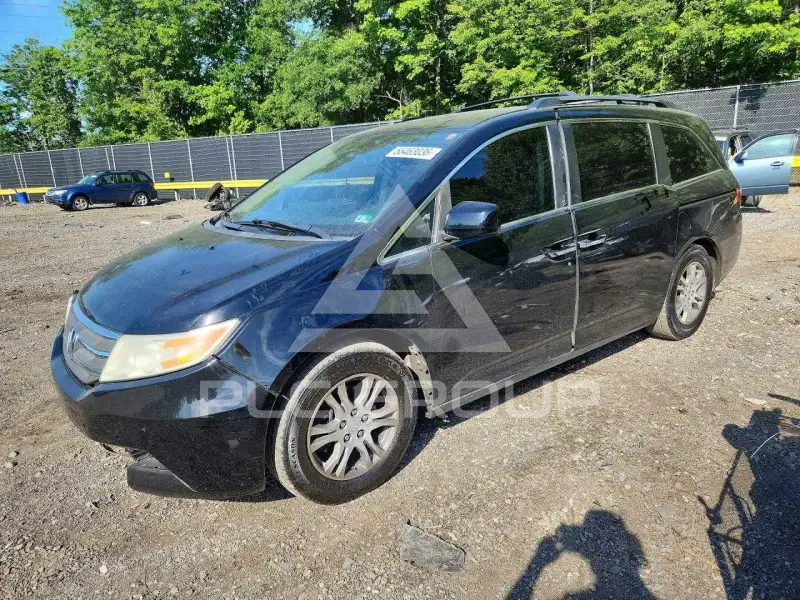 2013 Honda ODYSSEY фото