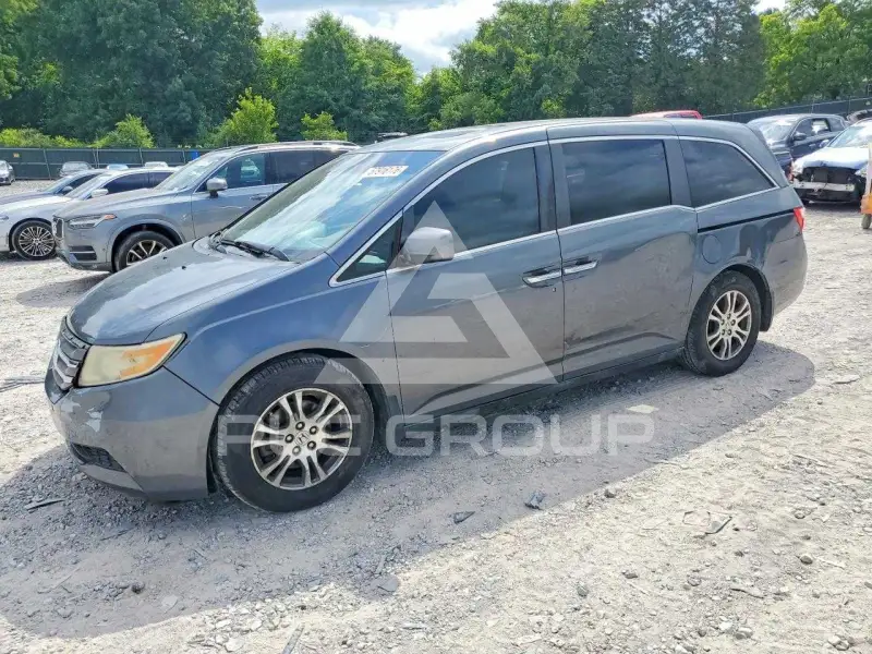 2013 Honda ODYSSEY фото
