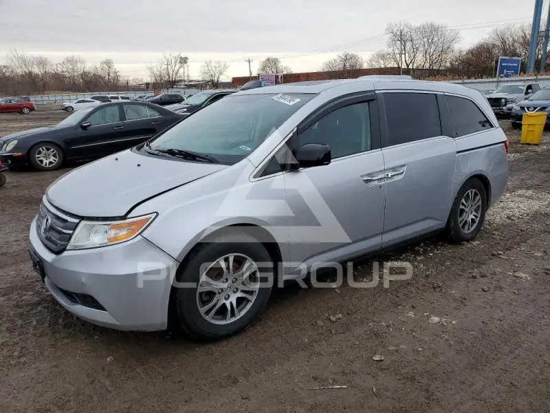 2013 Honda ODYSSEY фото