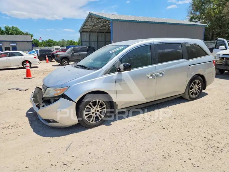 2013 Honda ODYSSEY фото