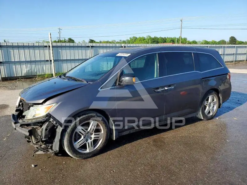 2013 Honda ODYSSEY фото