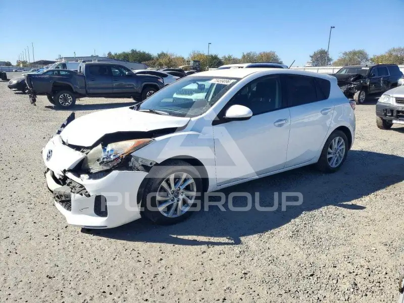 2013 Mazda 3 photo