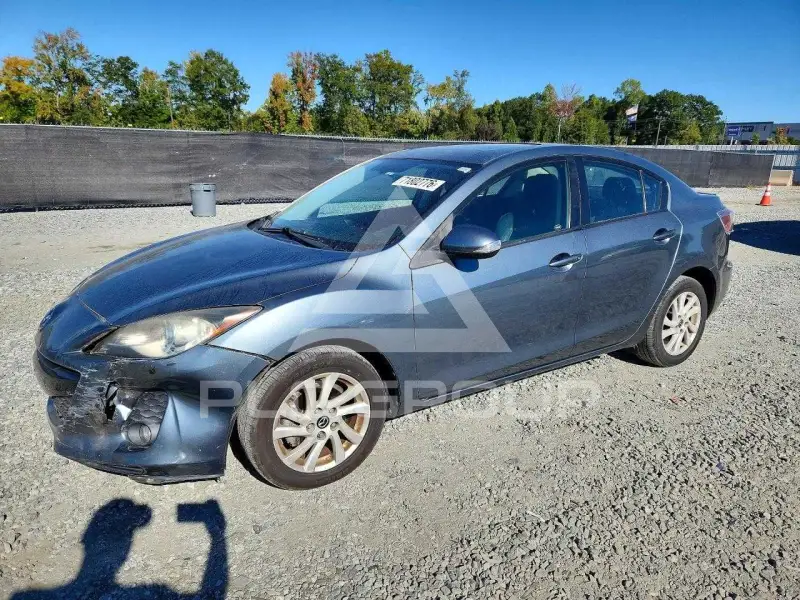 2013 Mazda 3 photo