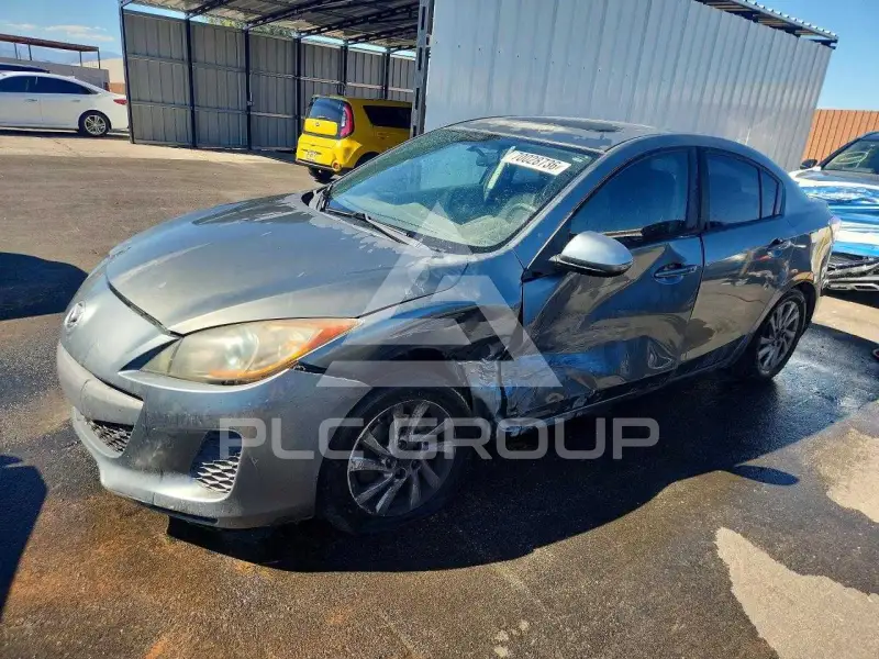 2013 Mazda 3 photo