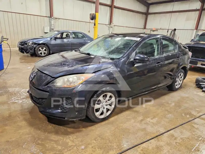 2013 Mazda 3 photo