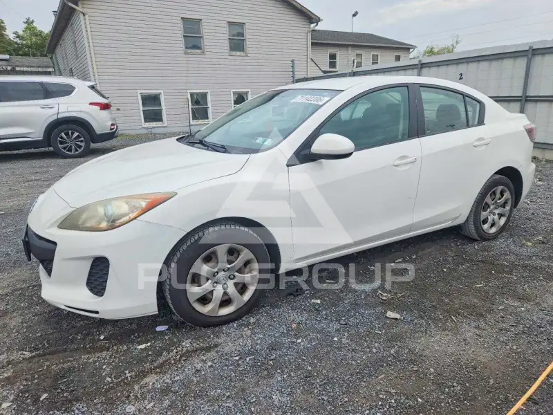 2013 Mazda 3 photo