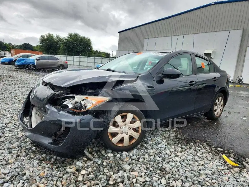 2013 Mazda 3 photo