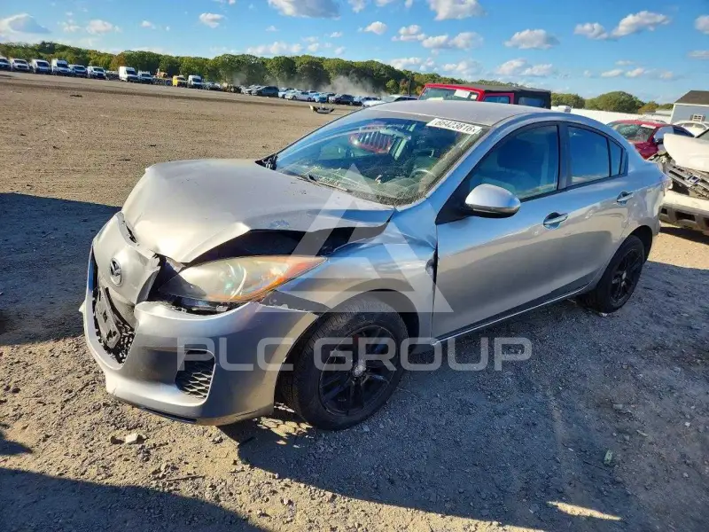 2013 Mazda 3 photo