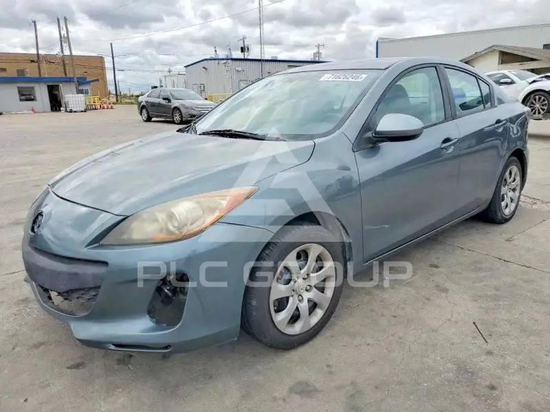 2013 Mazda 3 photo