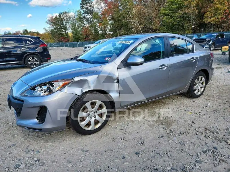 2013 Mazda 3 photo