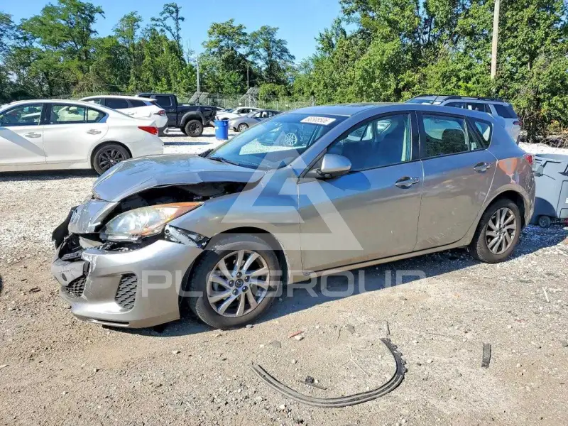 2013 Mazda 3 photo
